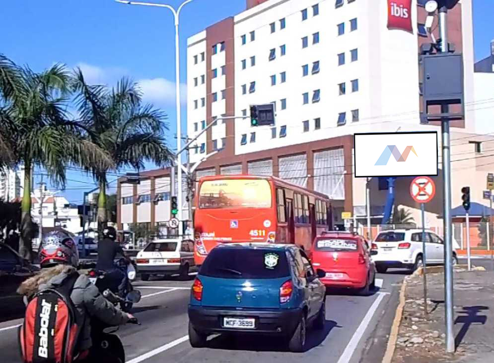 itajai - 0003pe - painel led - avenida marcos konder esquina com contorno sul - sentido havan