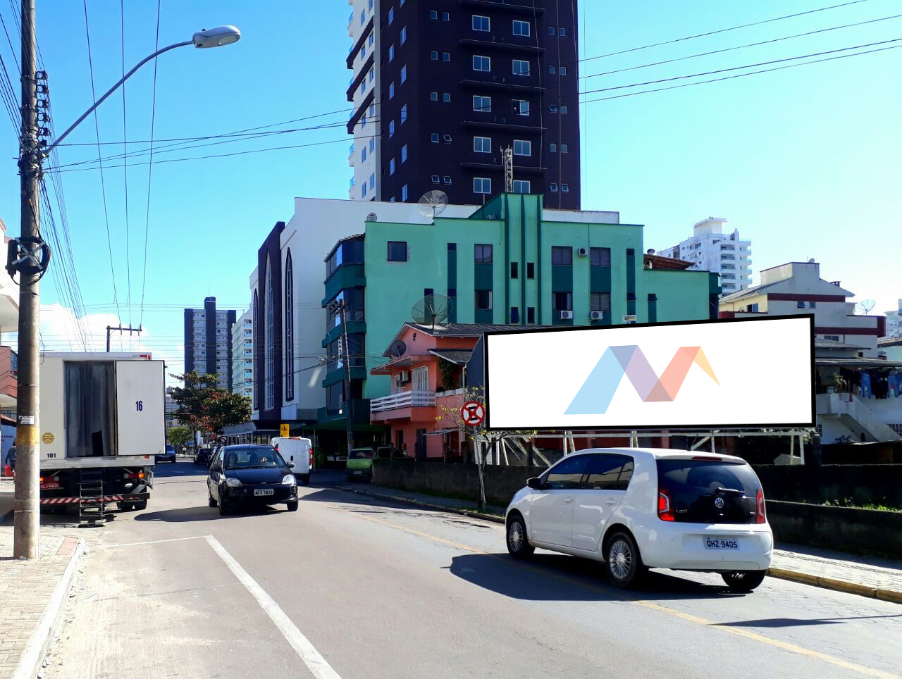itapema - 048 - seg. av. / esq rua 254 / fte supermercado dalmago - sentido bairro